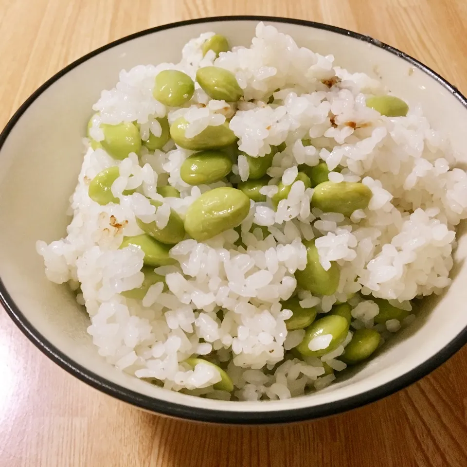 Snapdishの料理写真:【飯研】シンプル枝豆ご飯|まぁたんさん