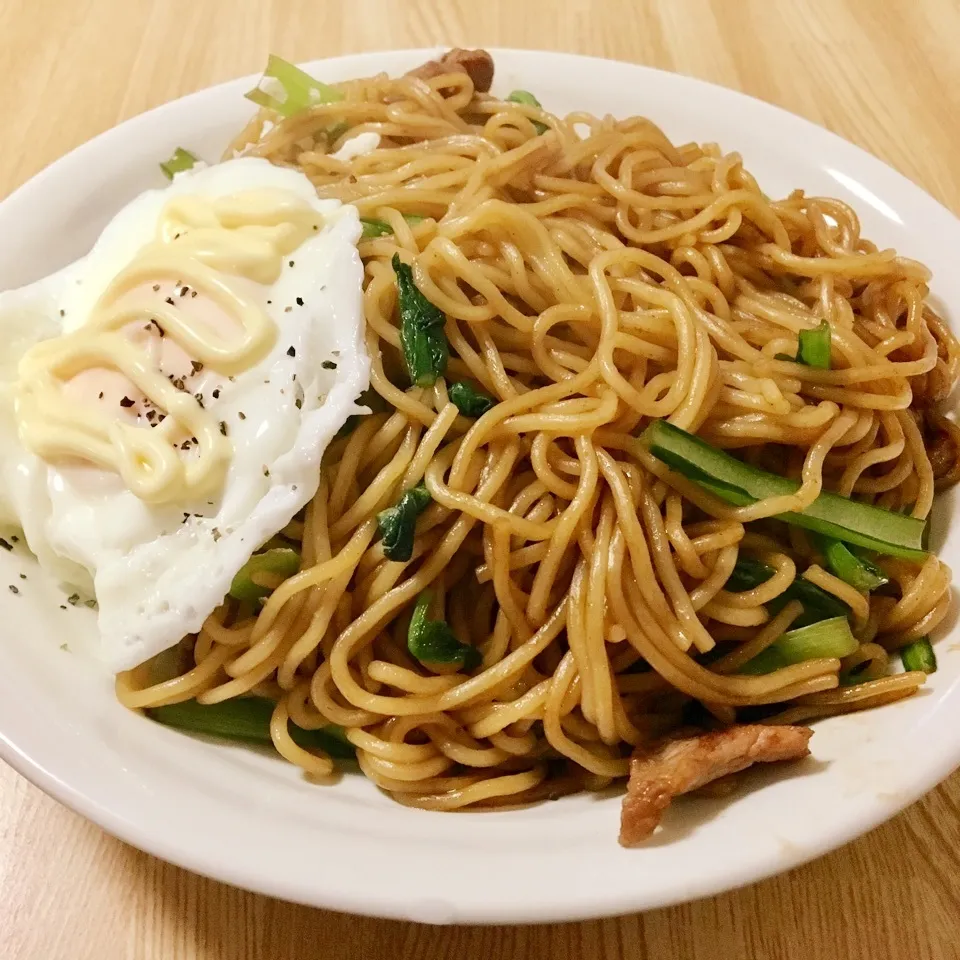 目玉焼きのせ焼きそば|まぁたんさん