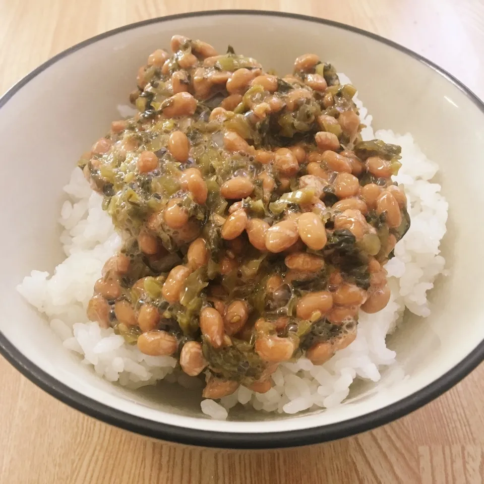 【飯研？】ごま高菜納豆ご飯|まぁたんさん