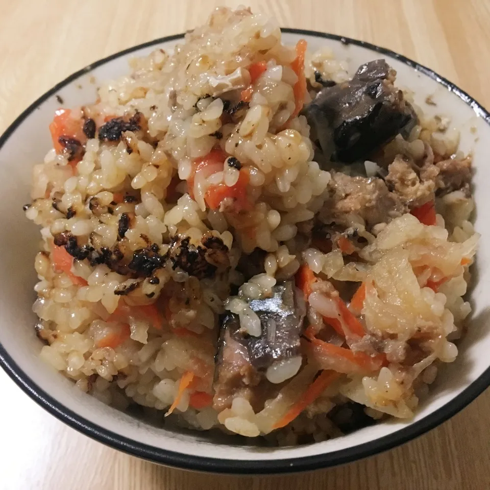 Snapdishの料理写真:【飯研】鯖缶と大根の炊き込みご飯|まぁたんさん