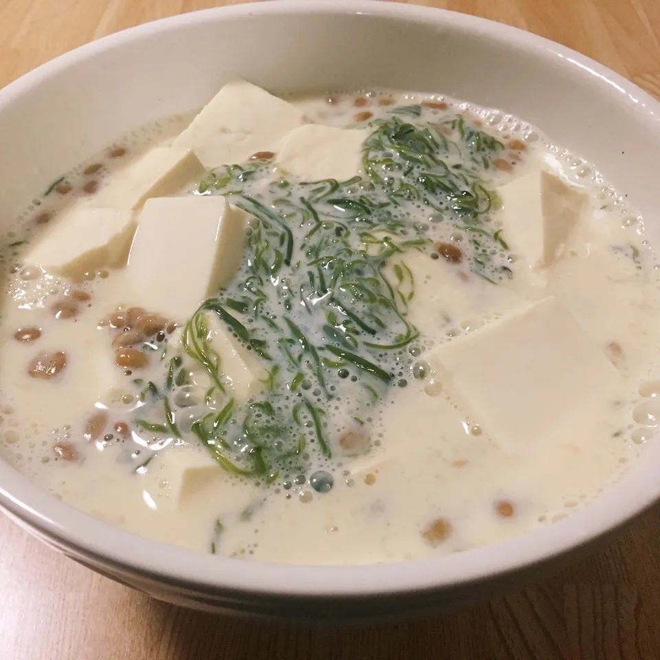 Snapdishの料理写真:めかぶ納豆腐豆乳スープ|まぁたんさん