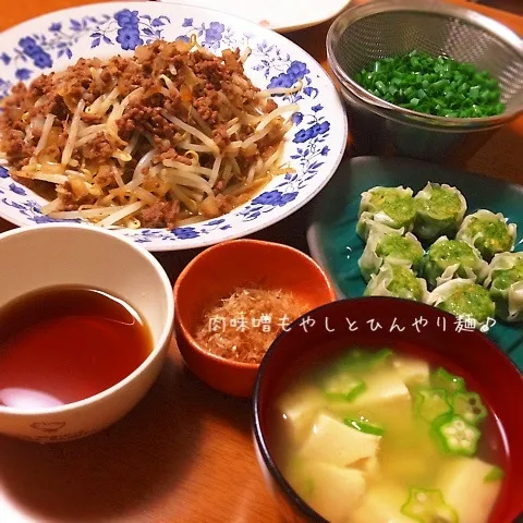 Snapdishの料理写真:＊肉味噌もやし♪とひんやり麺＊|ultramarineさん