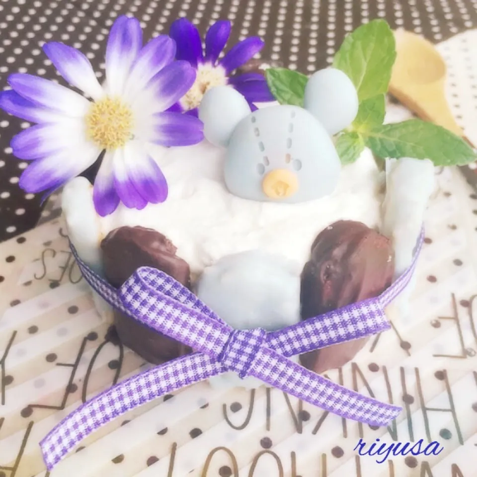 【ライトブルー桜】食パン1枚で♥おひとり様用♥苺のミニケーキ|riyusaさん