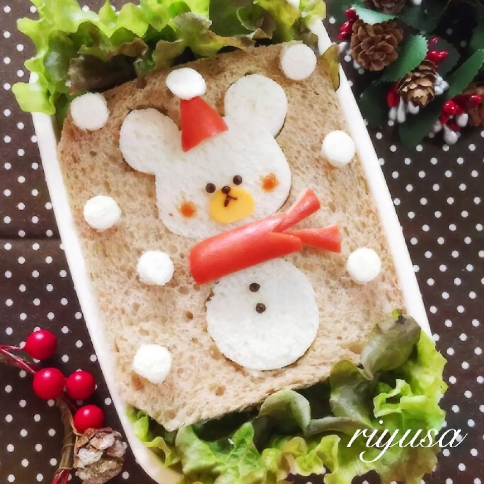 Snapdishの料理写真:クリスマスにどぉぞ♥サンドイッチde雪だるま|riyusaさん