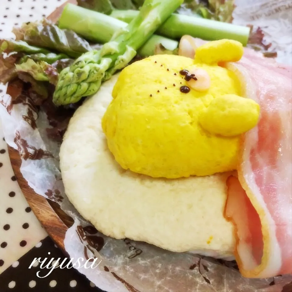 Snapdishの料理写真:材料3つ♡癒されるパン♡簡単ぐでジャッキー|riyusaさん