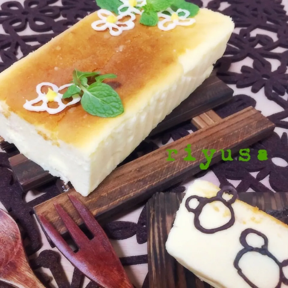 Snapdishの料理写真:材料ミキサーで一気にガーして焼くだけ♫簡単チーズケーキ！|riyusaさん