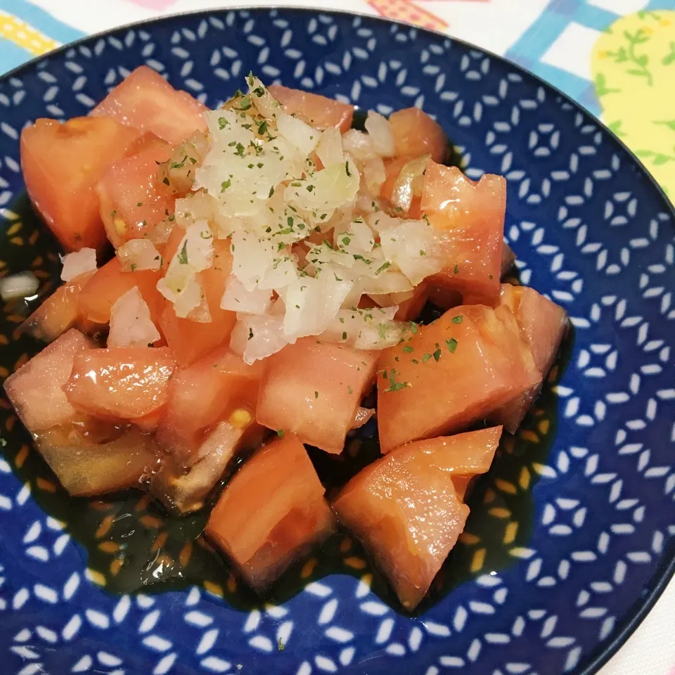 トマトとオニオンサラダ🍅|まちゃこさん