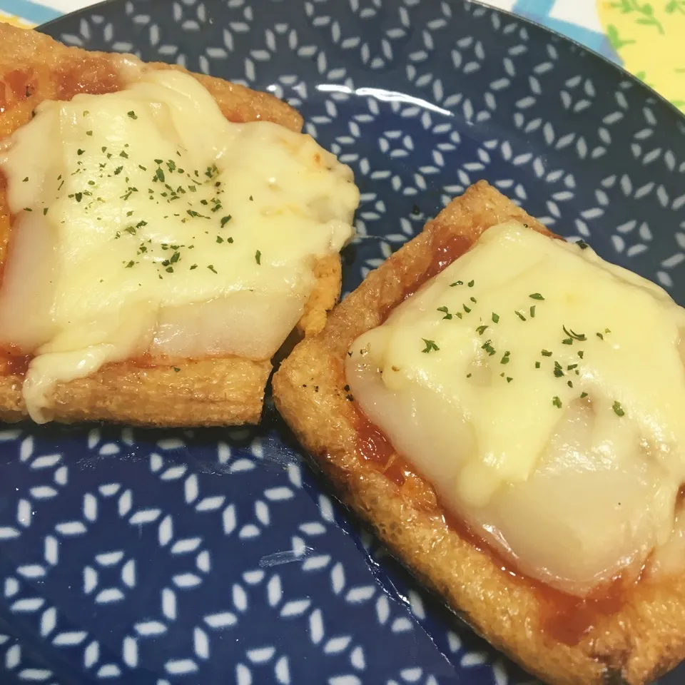 余った油揚げで💕餅チーズピザ🍕|まちゃこさん