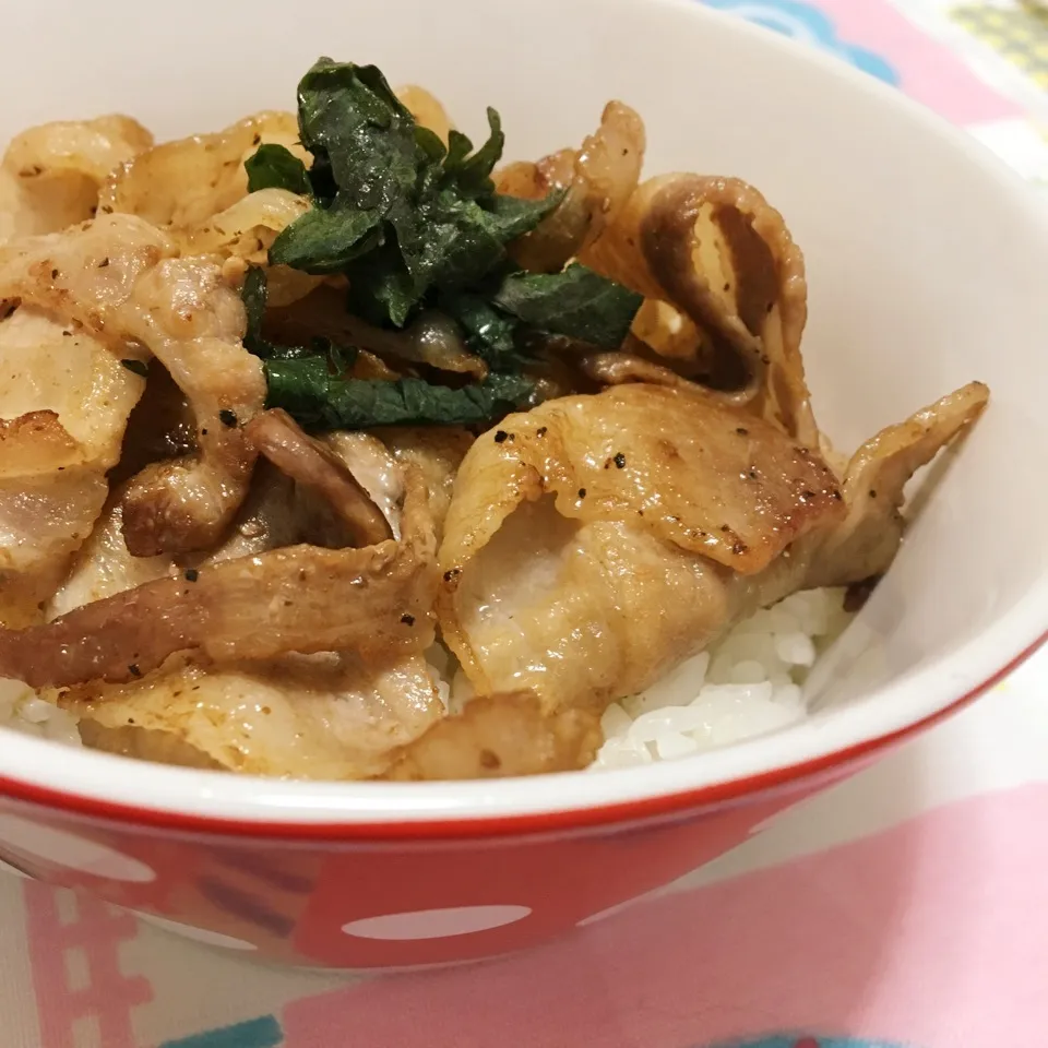 Snapdishの料理写真:豚しそバター丼|まちゃこさん