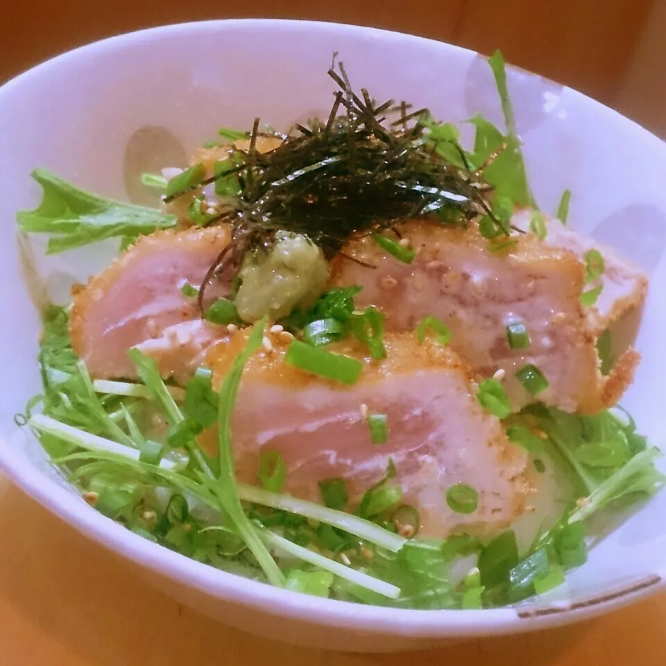 漬け鮪の半生カツサラダ丼＊にんにく醤油マヨ♪|mi_neneco♪さん