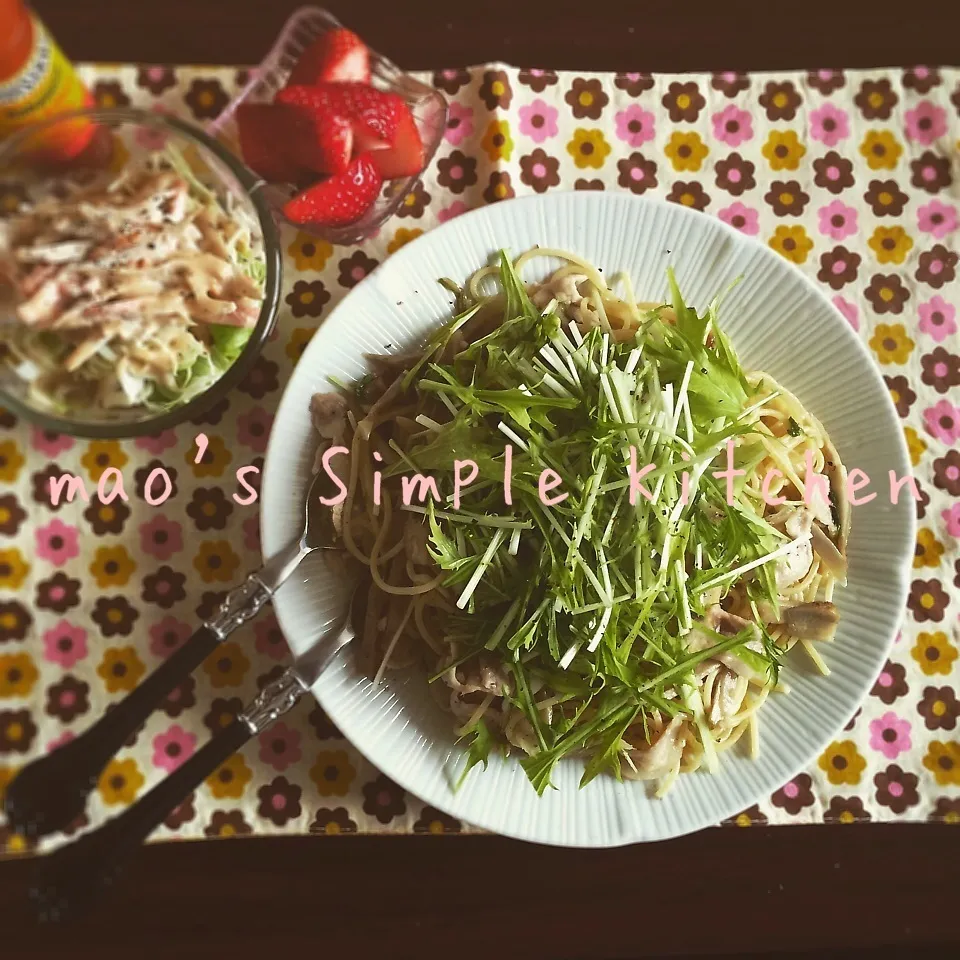 Snapdishの料理写真:かさ増し！牛蒡と水菜と豚肉の和風パスタ♫|mao's simple kitchenさん