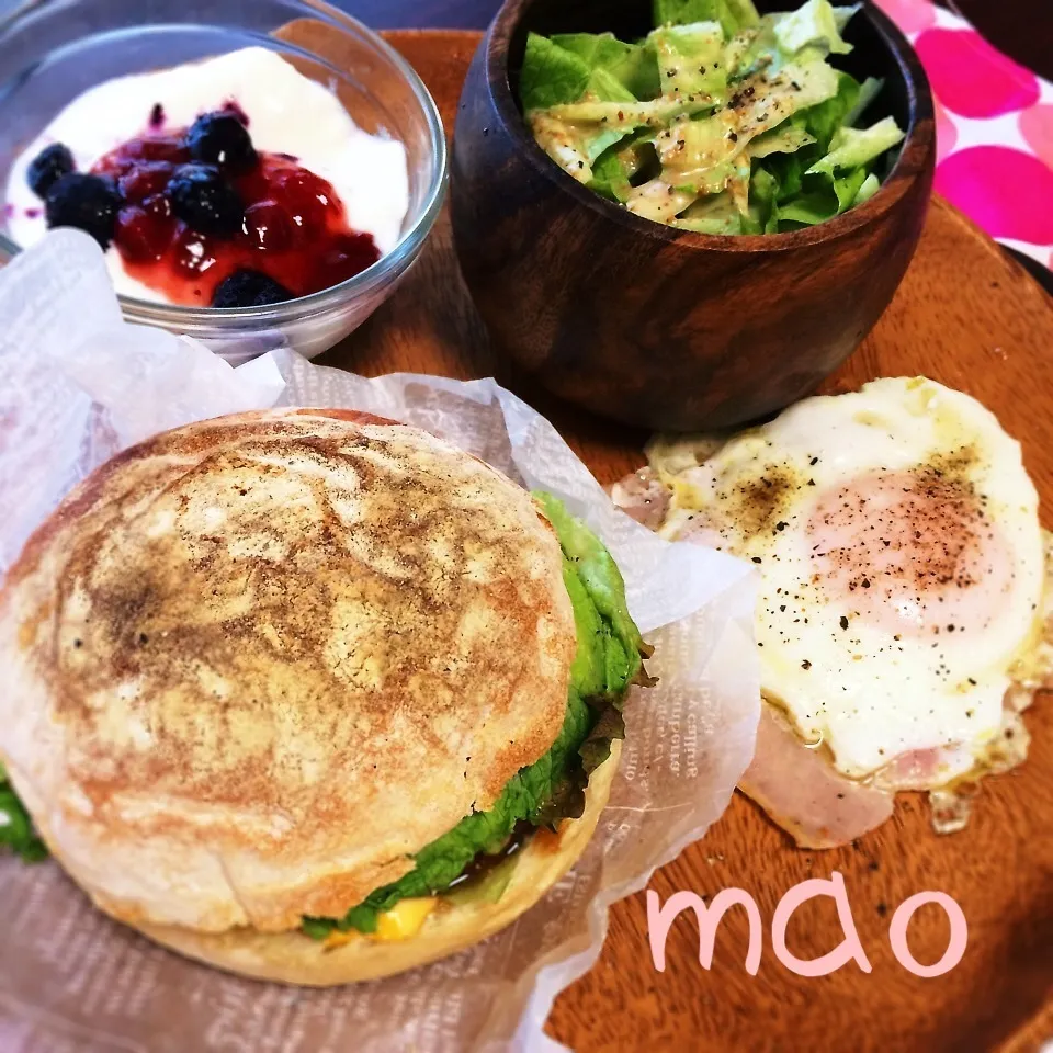 Snapdishの料理写真:作り置きハンバーグでモーニングプレート♫|mao's simple kitchenさん