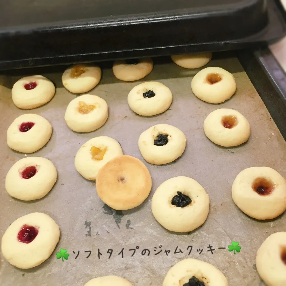 Snapdishの料理写真:♬美味しさ色々〜しっとりソフトなジャムクッキー♬|ぷらっとさん