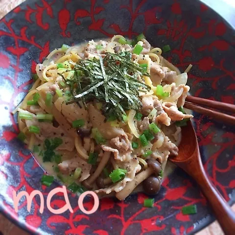 Snapdishの料理写真:豚肉としめじの豆乳味噌クリームパスタ♫|mao's simple kitchenさん