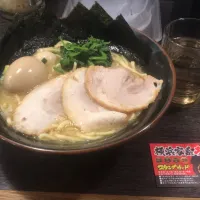 Snapdishの料理写真:横浜家系ラーメン 壱角家 新宿|ぴょんこさん