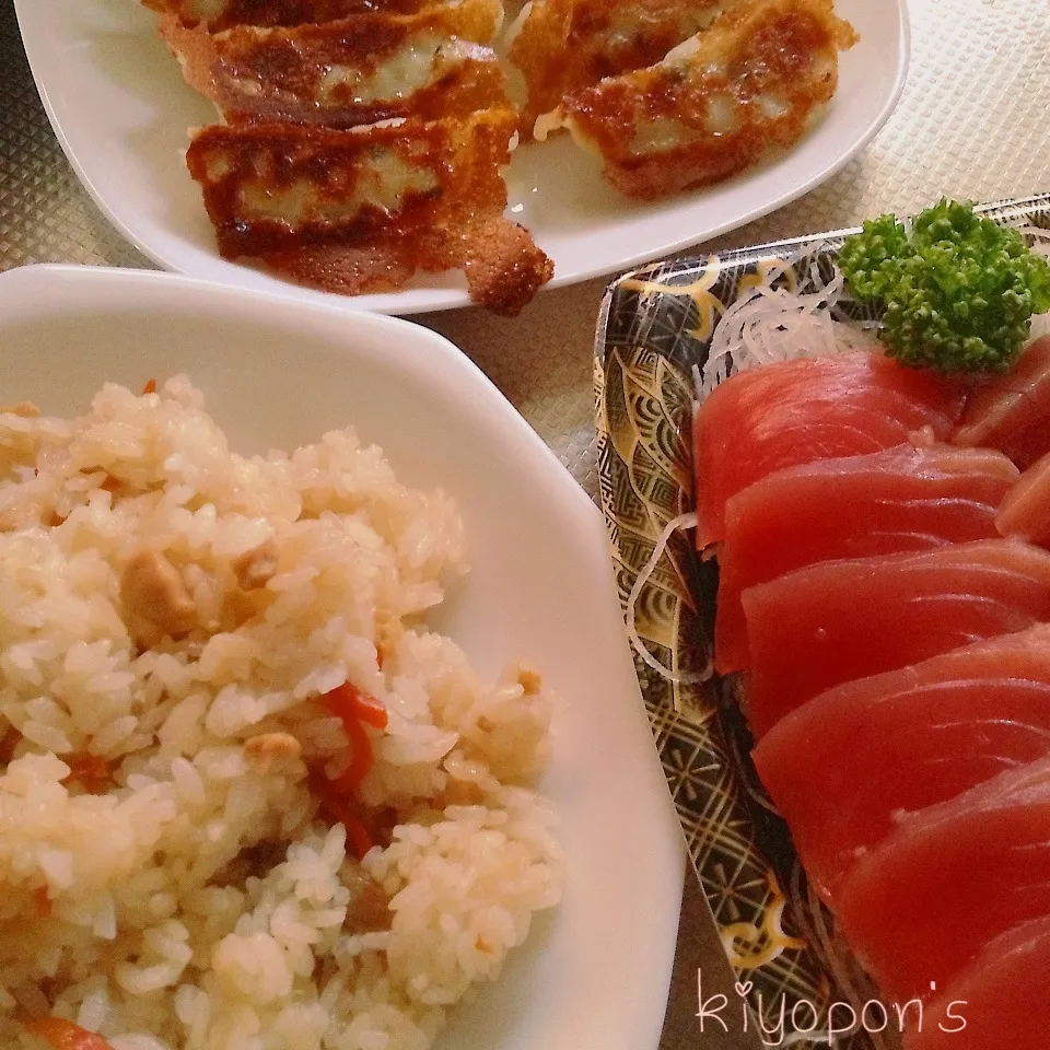 混ぜ御飯と餃子とマグロ刺身|みぃママさん