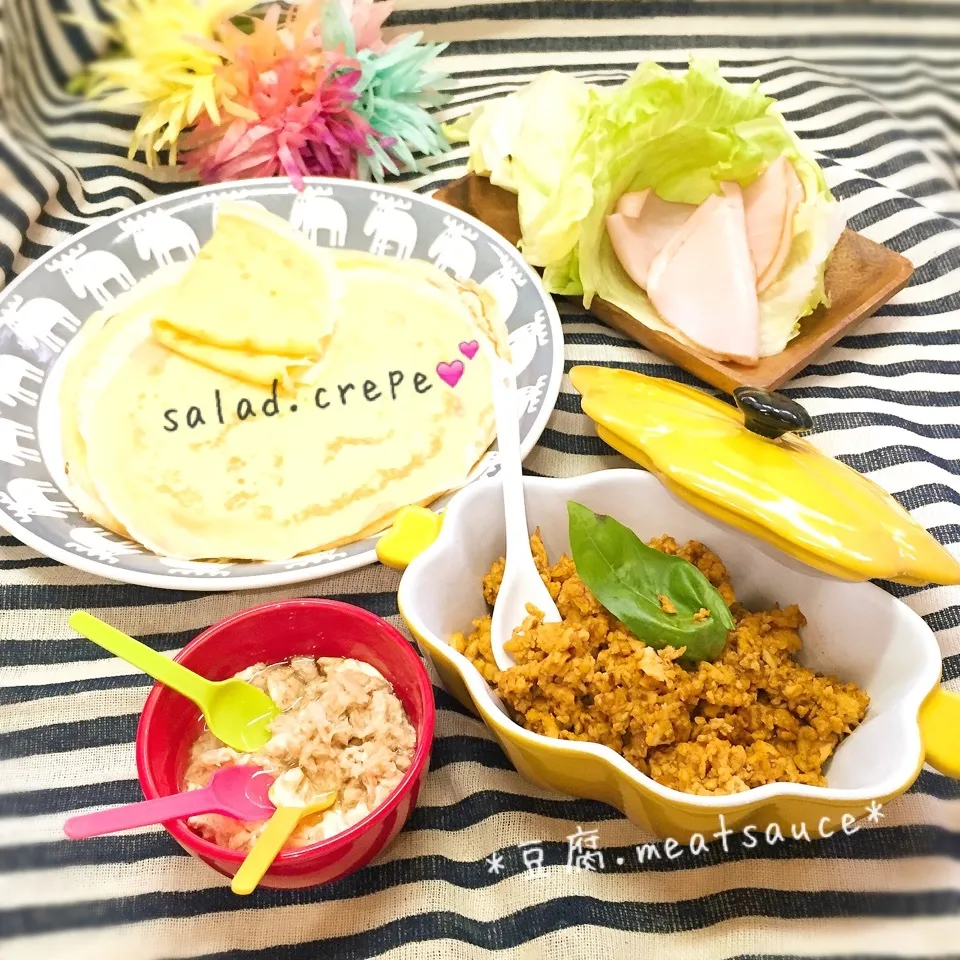 Snapdishの料理写真:サラダクレープ★材料2つ豆腐deミートそぼろ★|ぷらっとさん