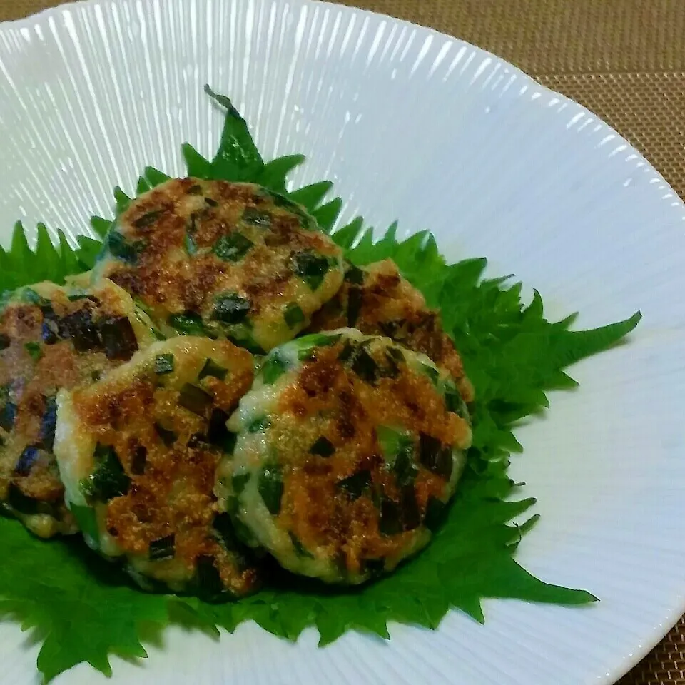 Snapdishの料理写真:ぴょんさんのもちもちニラ饅頭♪|chama- naoさん