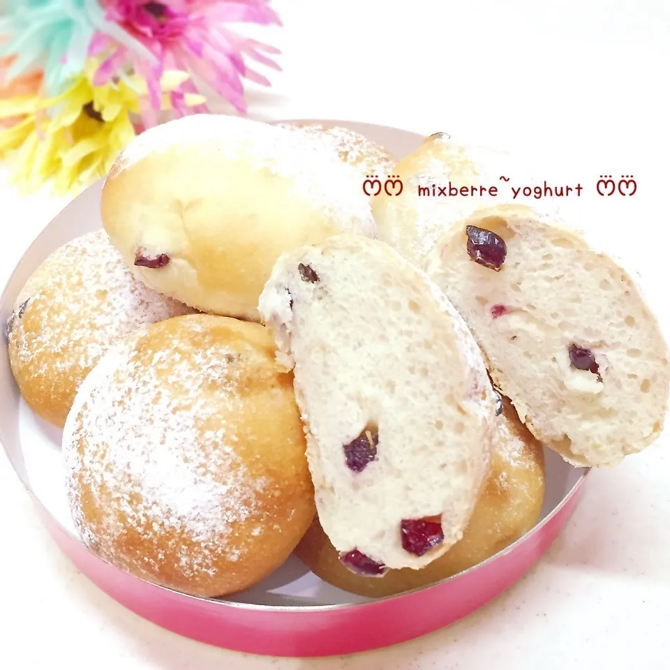 ミックスベリー&ヨーグルト生地deテーブルロール|ぷらっとさん
