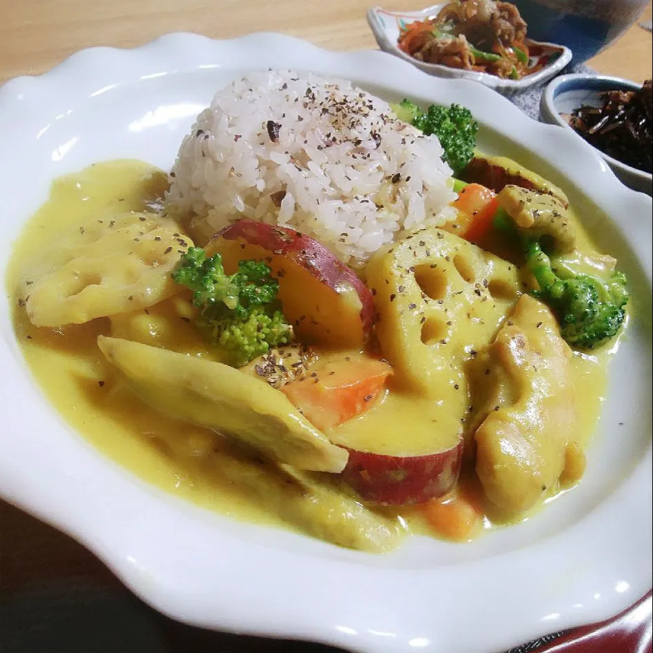 tamaさんの鶏肉と根菜のカレークリーム煮＊ごぼうとさつまいも入り|sakurakoさん