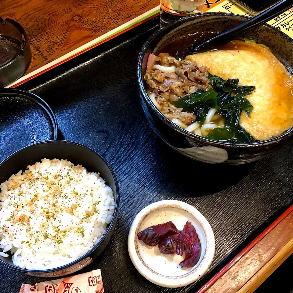 肉うどん、大きいきつねトッピング😋|すかラインさん