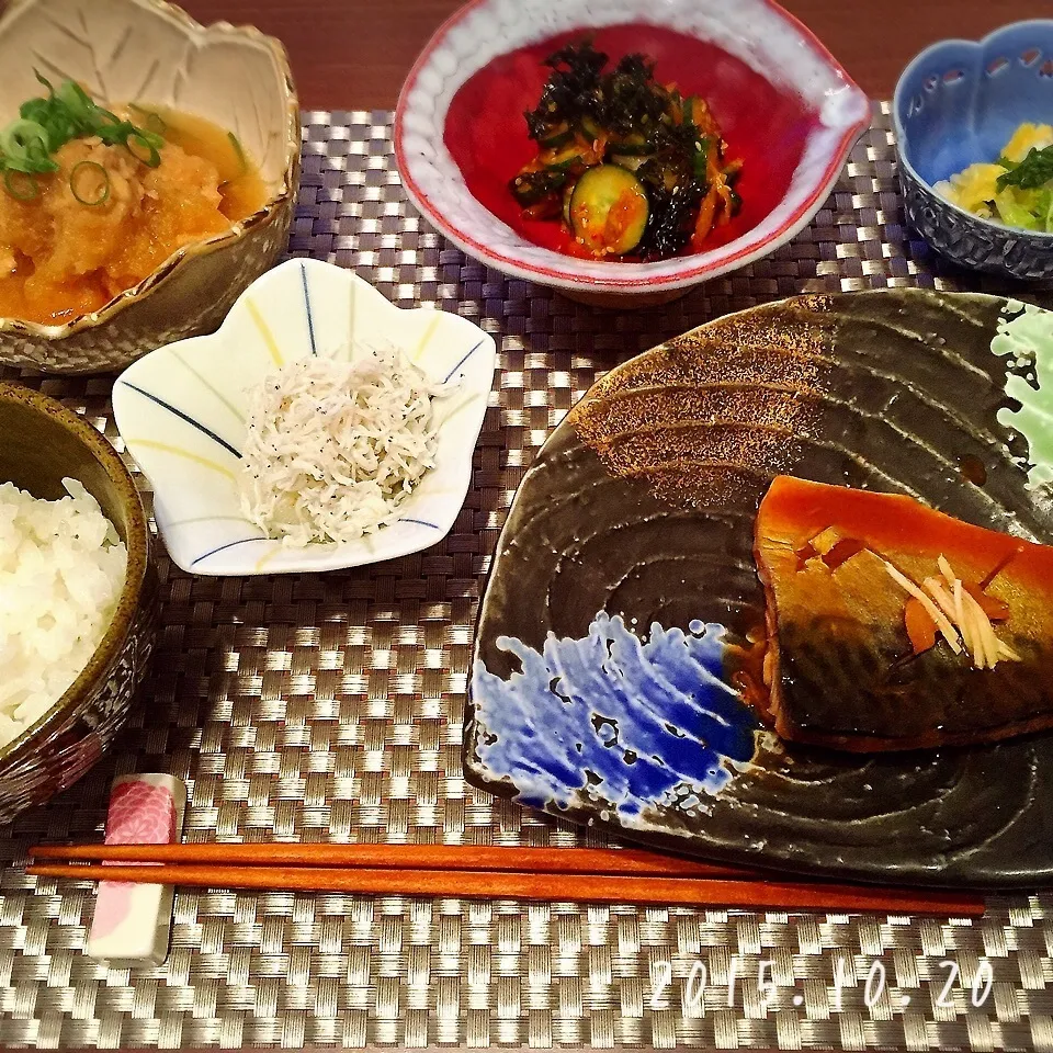 Snapdishの料理写真:鯖の味噌煮、鶏胸肉のみぞれ煮、きゅうりキムチ、しらすおろし|さくらさん