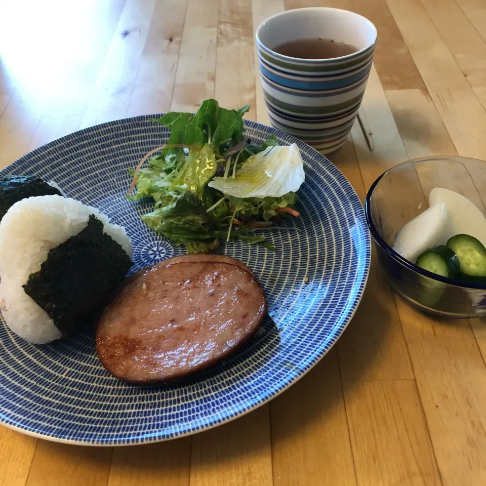 お昼ご飯のおにぎり|Takeshi Kuraishiさん