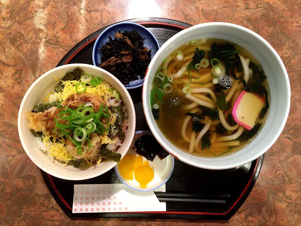 おすすめ定食(とり天丼とあたたかいうどん)|ばーさんさん