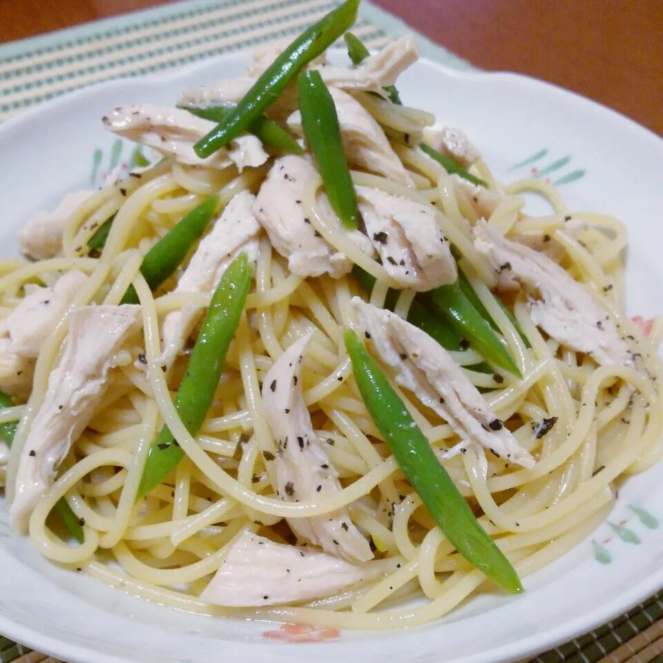 バジル香る！インゲンと蒸し鶏の冷製パスタ🎵|みっぷんさん