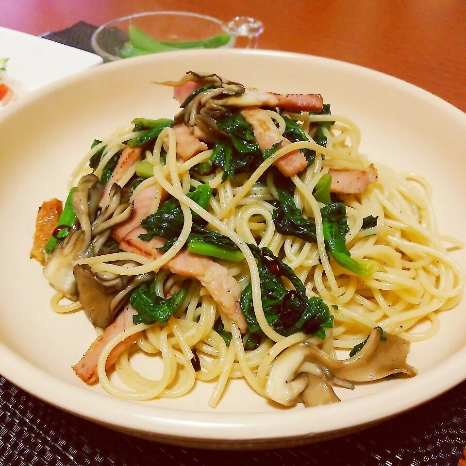 ベーコン、ほうれん草、舞茸のパスタ🎵|みっぷんさん