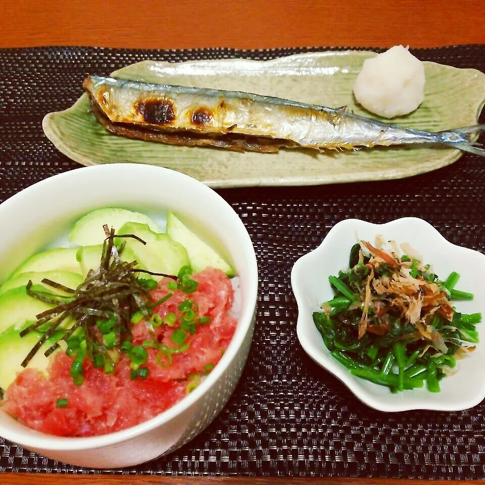 マグロアボカド丼と秋刀魚の塩焼き|みっぷんさん