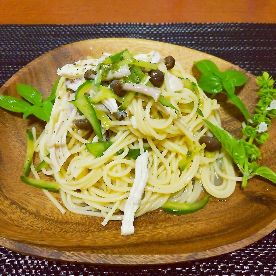 蒸し鶏ときゅうり、しめじの冷製パスタ|みっぷんさん