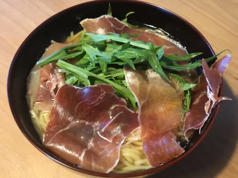 生ハムと水菜のポルチーニラーメン|角康広さん