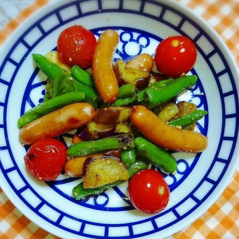 シャウエッセンと野菜のレモンペッパー❤|ひぃちゃんさん