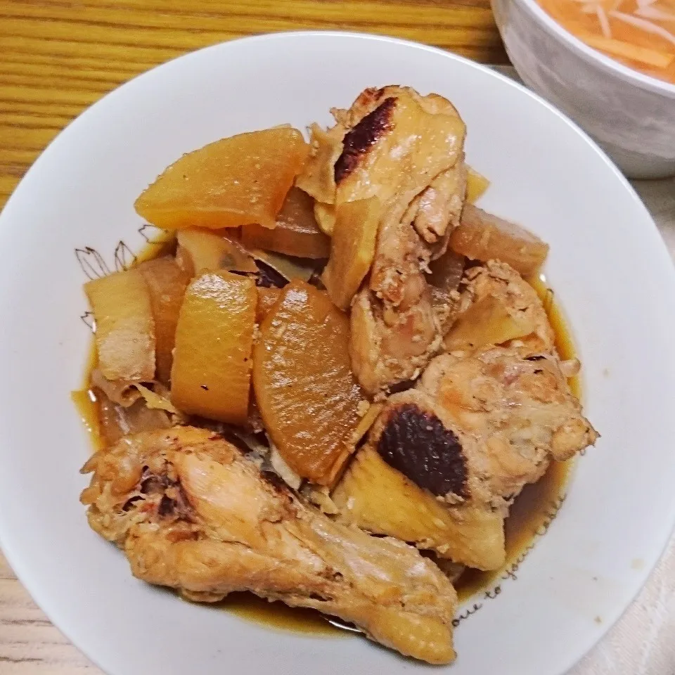 大根と鶏手羽元の煮物|卯月さん