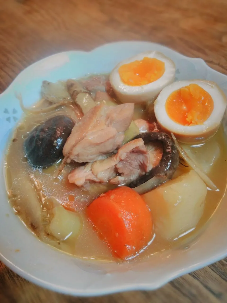 麹甘酒で鶏もも肉と根菜の煮物
味玉添え|akiさん