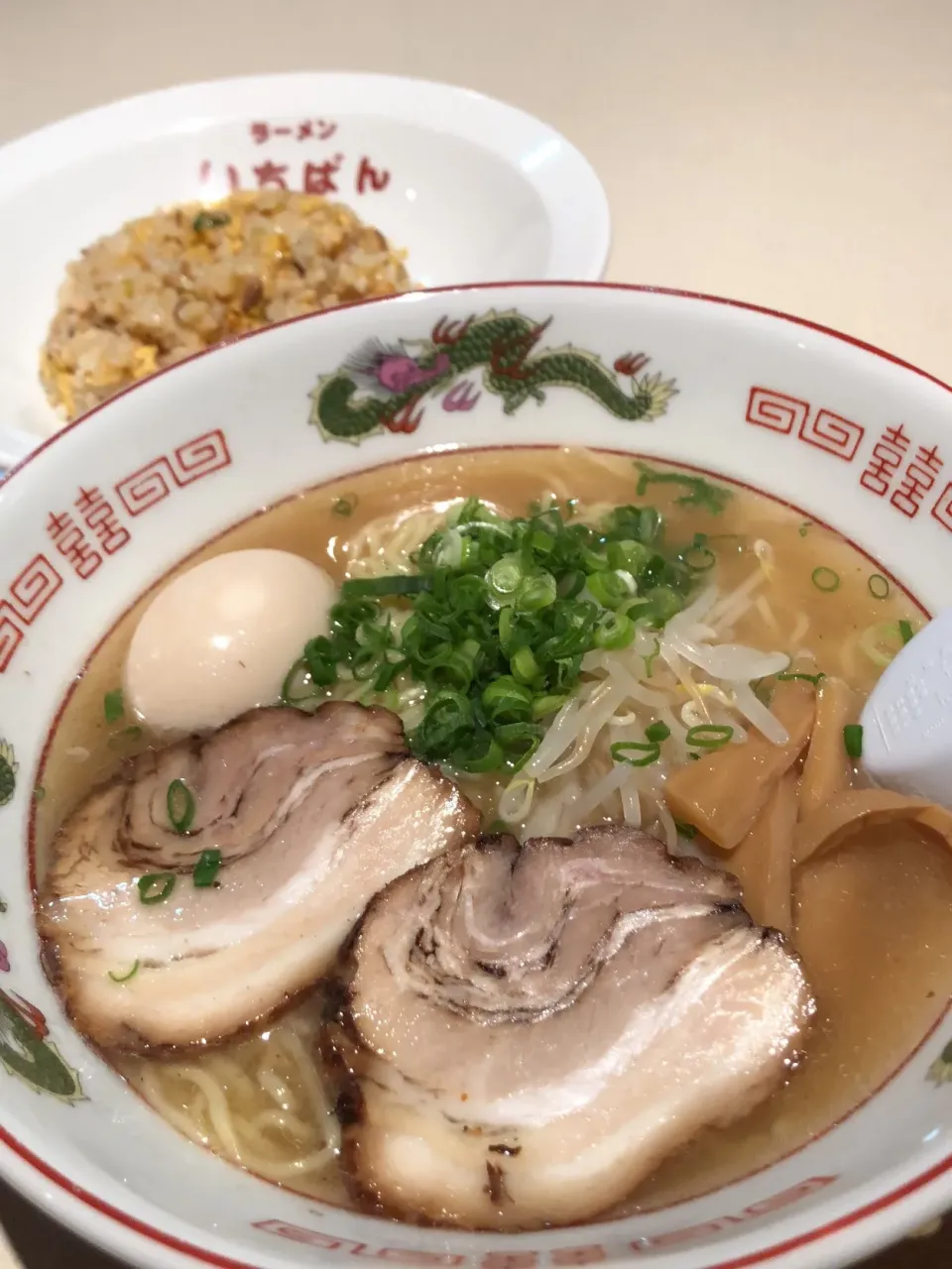 米子に来たので。ラーメンいちばんの牛骨ラーメン半チャーハン|rockiさん