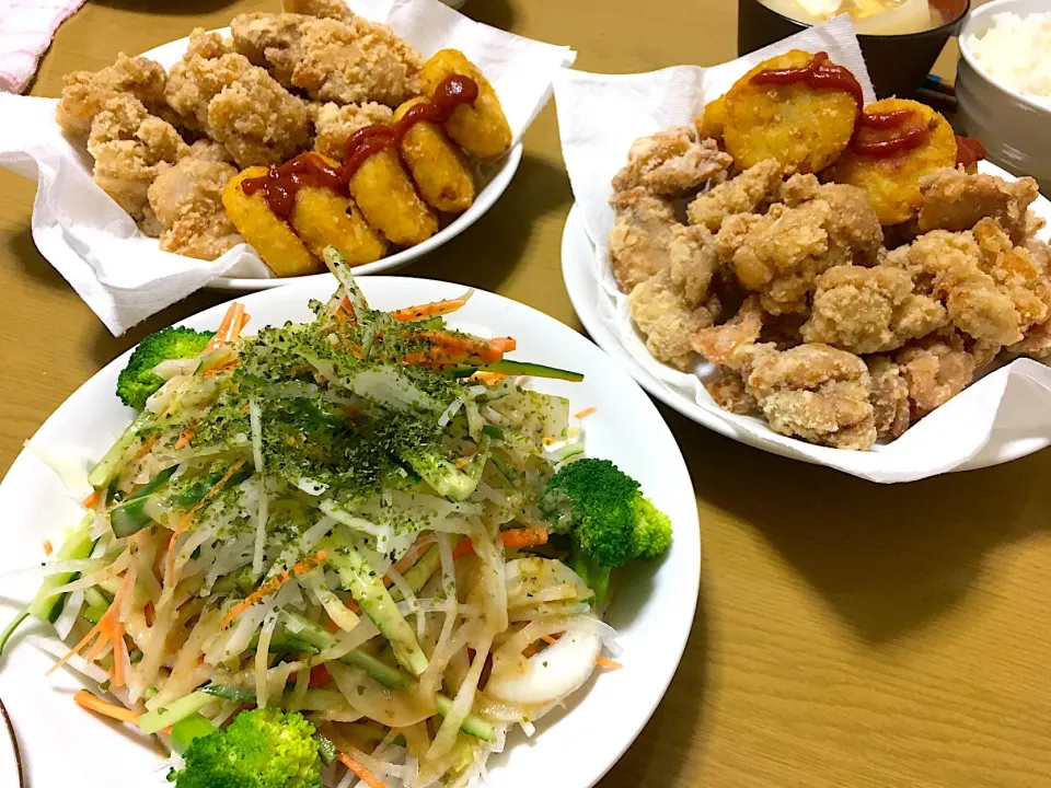 Snapdishの料理写真:たっぷり唐揚げとたっぷり大根サラダ！ #子供が好きな料理|友美さん