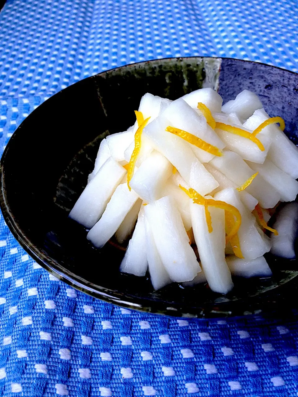 ❄️冬のお漬物と言えば。やめられない止まらない🍚🥢パリボリ 自家製柚子大根🍊|Hollyさん