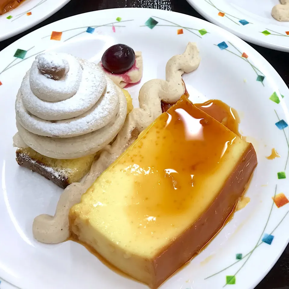 Snapdishの料理写真:モンブランとプリン|ひかりさん