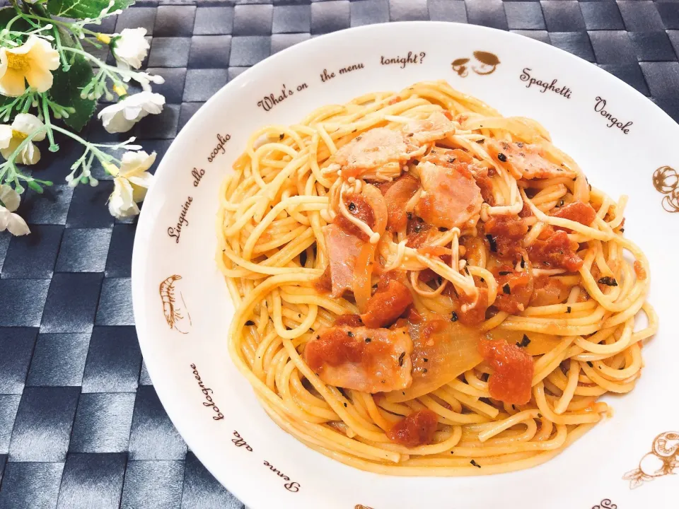 ベーコンとえのきのトマトスパゲティ🍝|きゃずさん