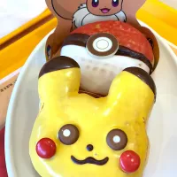 Snapdishの料理写真:ピカチュウ ドーナツ & モンスターボール ドーナツ|makiさん