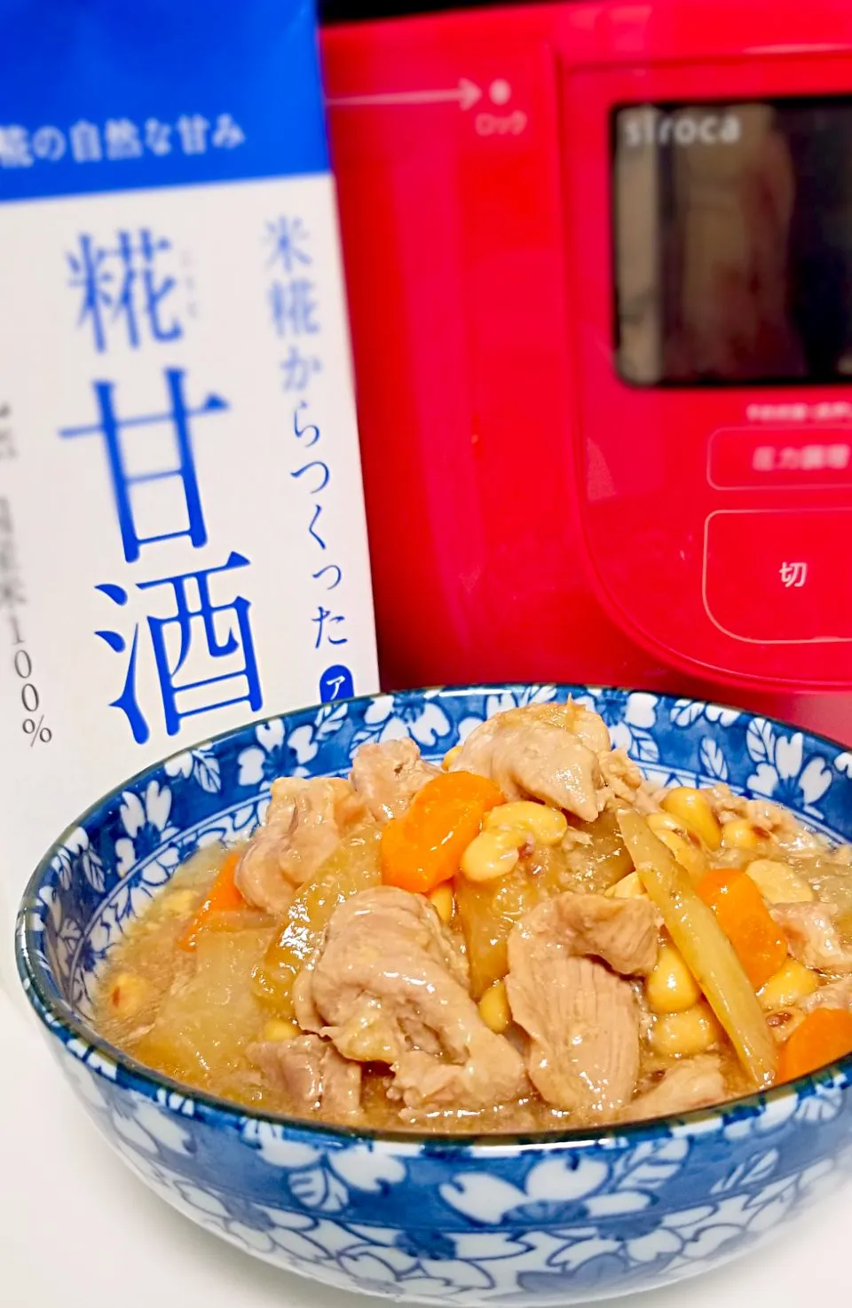 Snapdishの料理写真:豚こまと根菜と大豆の甘酒煮|ゆきこさん