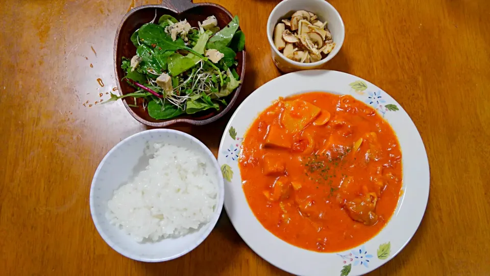 １１月２２日　鶏肉とかぼちゃのトマトクリーム煮　サラダ　きのこマリネ|いもこ。さん