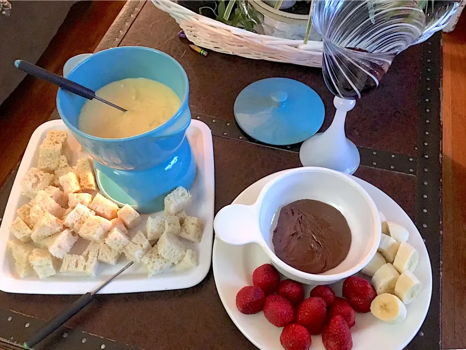 Fondue Night  #fonduenight  #fondue  #meltedcheese #meltedchocolate  #strawberry  #banana|🌺IAnneさん