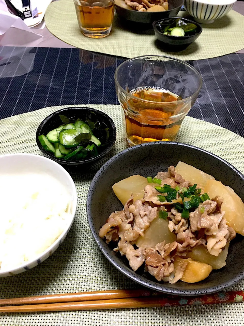 豚肉と大根の煮物
わかめときゅうりの酢の物🥒|ちぐあささん