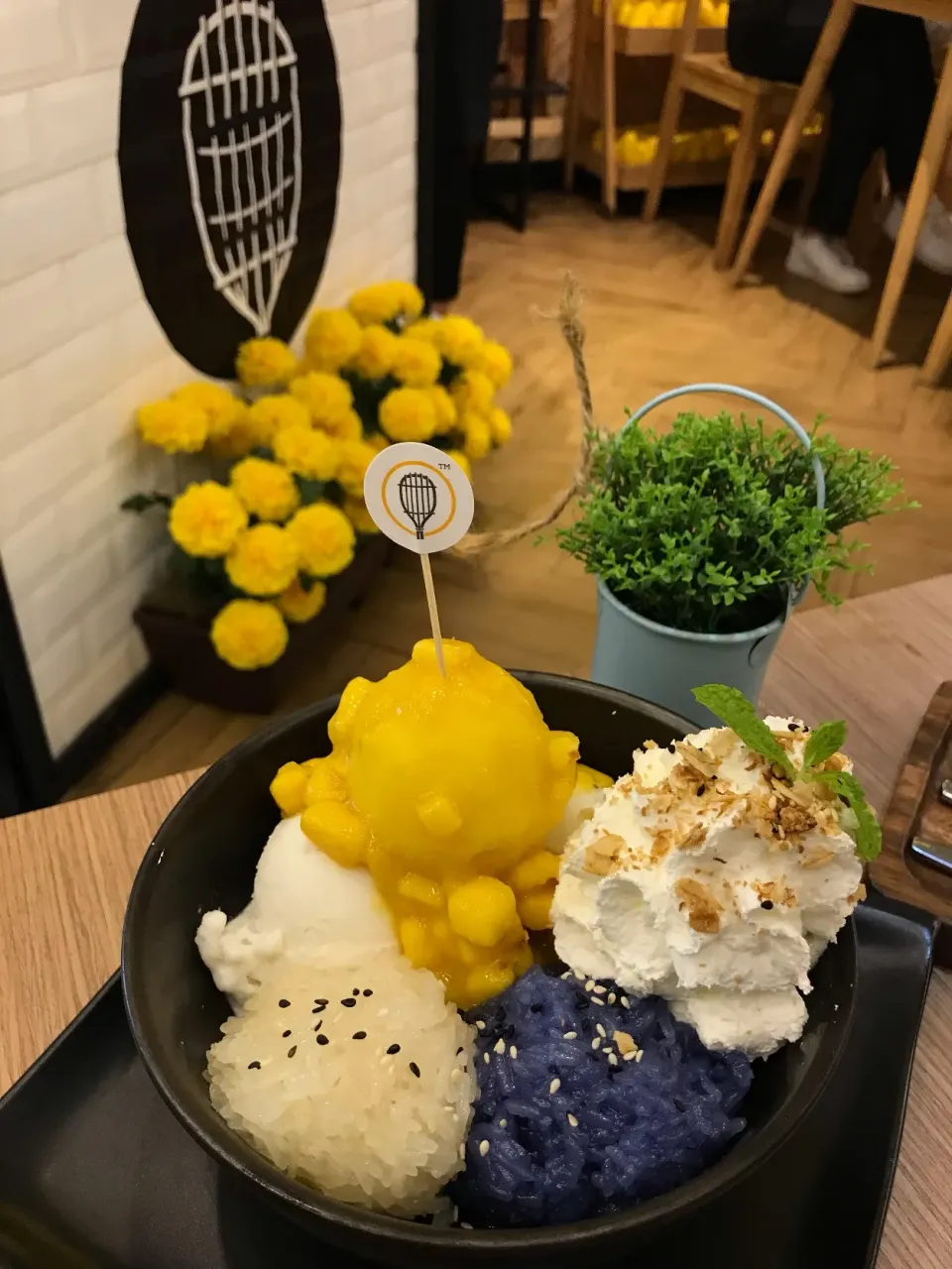 Snapdishの料理写真:Mango sticky rice with mango sorbet and coconut ice cream 

#mangohill #siamparagon @themangogarden|Li Yokeさん