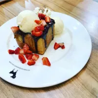 Snapdishの料理写真:Mini honey toast 

@afteryoudessertcafe|Li Yokeさん