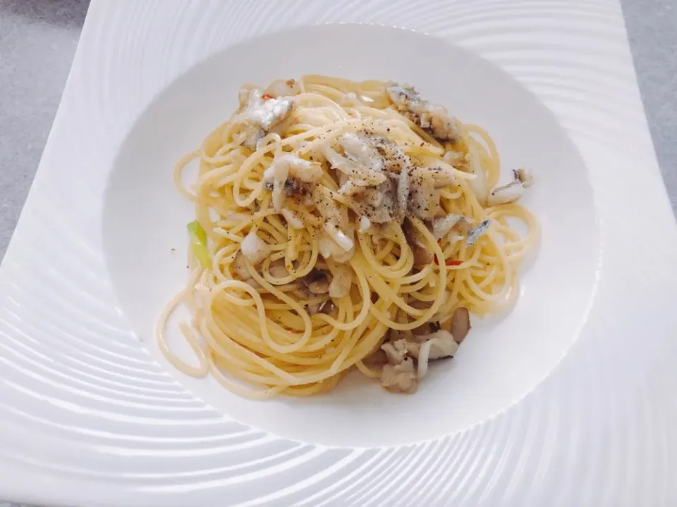 太刀魚のニンニクとオリーブオイルのパスタ
#昼ごはん|haacomさん