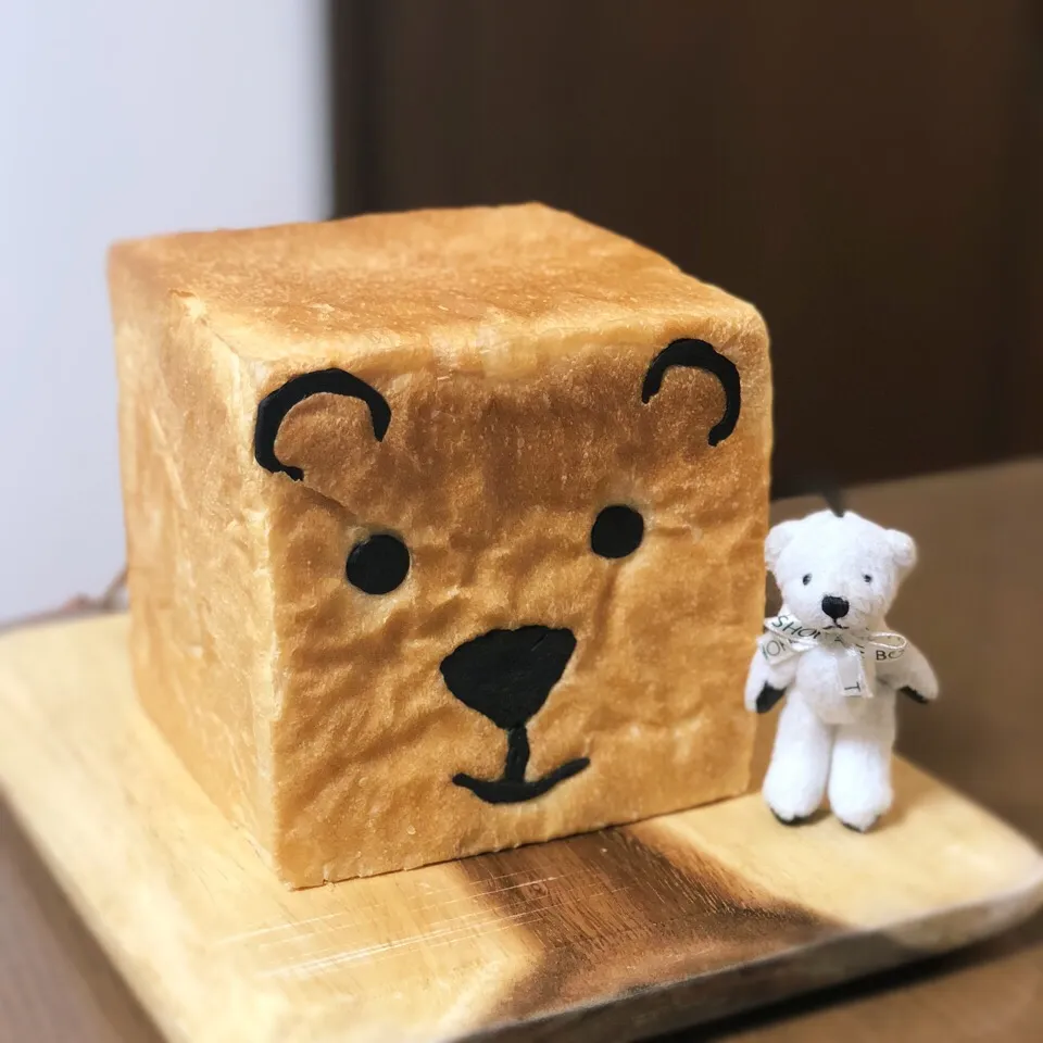 しろくまの食パン🍞

 #おうちパン  #手作りパン  #食パン  #手作り  #くま #くまパン  #スーパーデコパン #シロクマ|izuyoさん